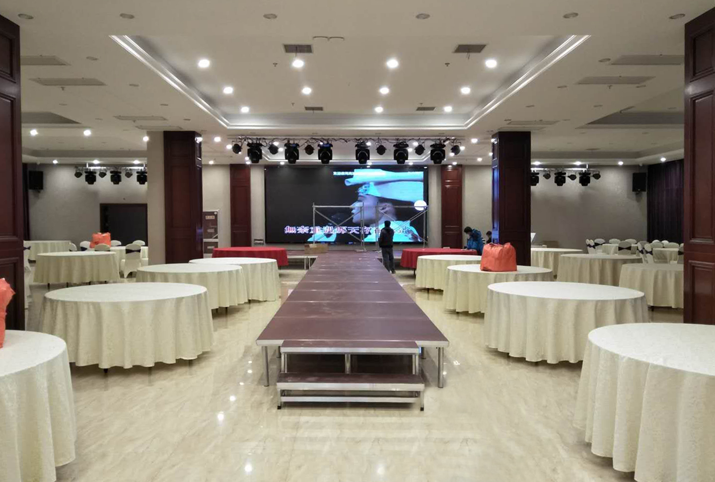 江蘇亮彩室內P3全彩LED顯示屏助力常州橫山橋百順宴會廳